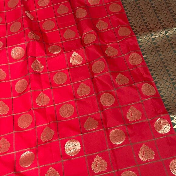 Red with Green check Indian traditional soft silk saree for women - Picture 4 of 16